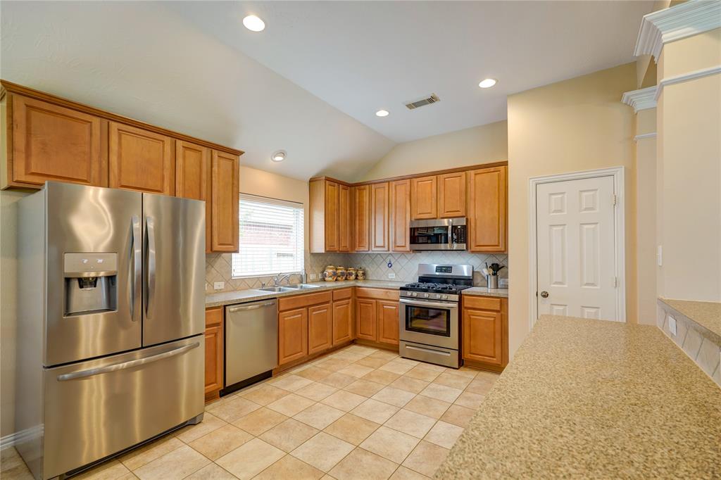 7614 Golden Thistle Lane, Cypress, Texas image 18