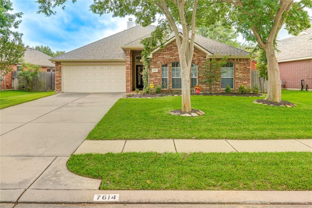7614 Golden Thistle Lane, Cypress, Texas image 1