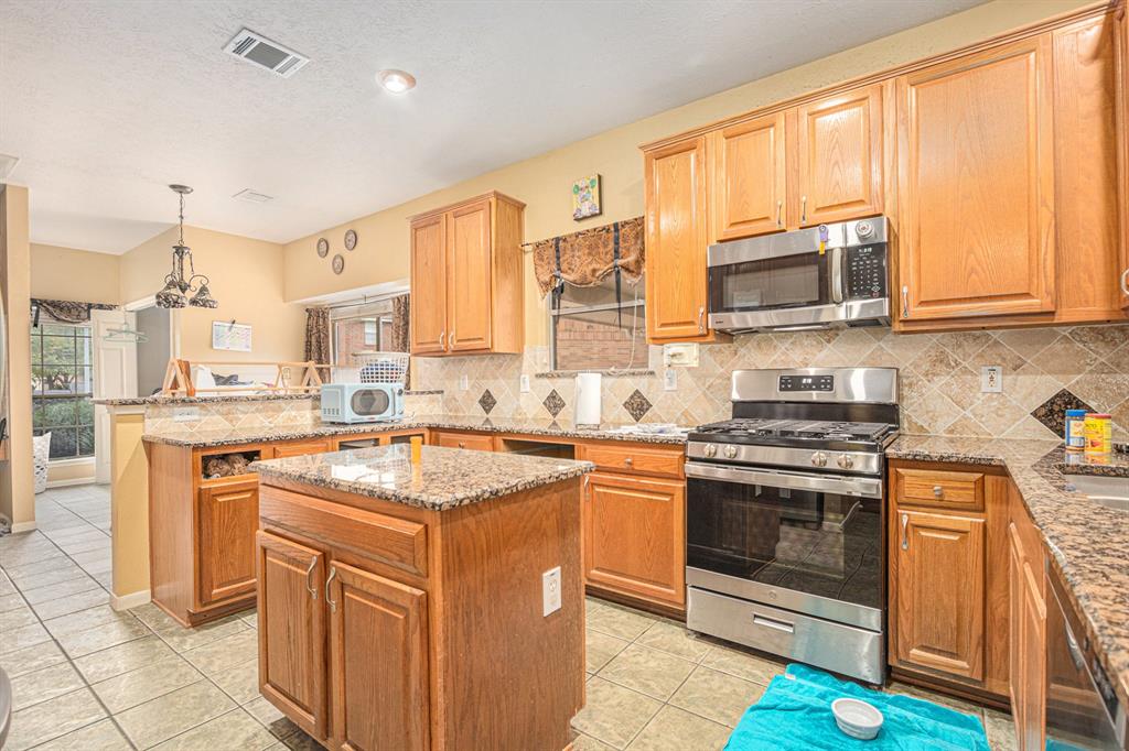 2526 Sand Castle Court, Seabrook, Texas image 7