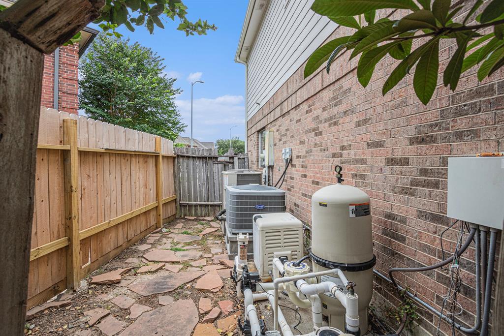 2526 Sand Castle Court, Seabrook, Texas image 31