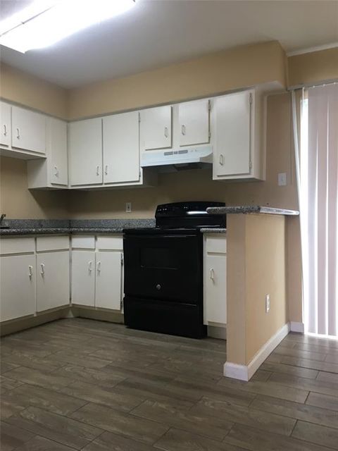 Photo of 5625 Antoine Drive #313, Houston, TX 77091 (MLS # 31802506) Photo of 5625 Antoine Drive #313, Houston, TX 77091 (MLS # 31802506)