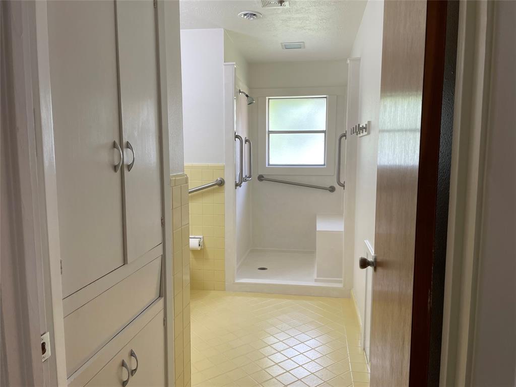 104 W Dallas Street, Conroe, Texas image 19