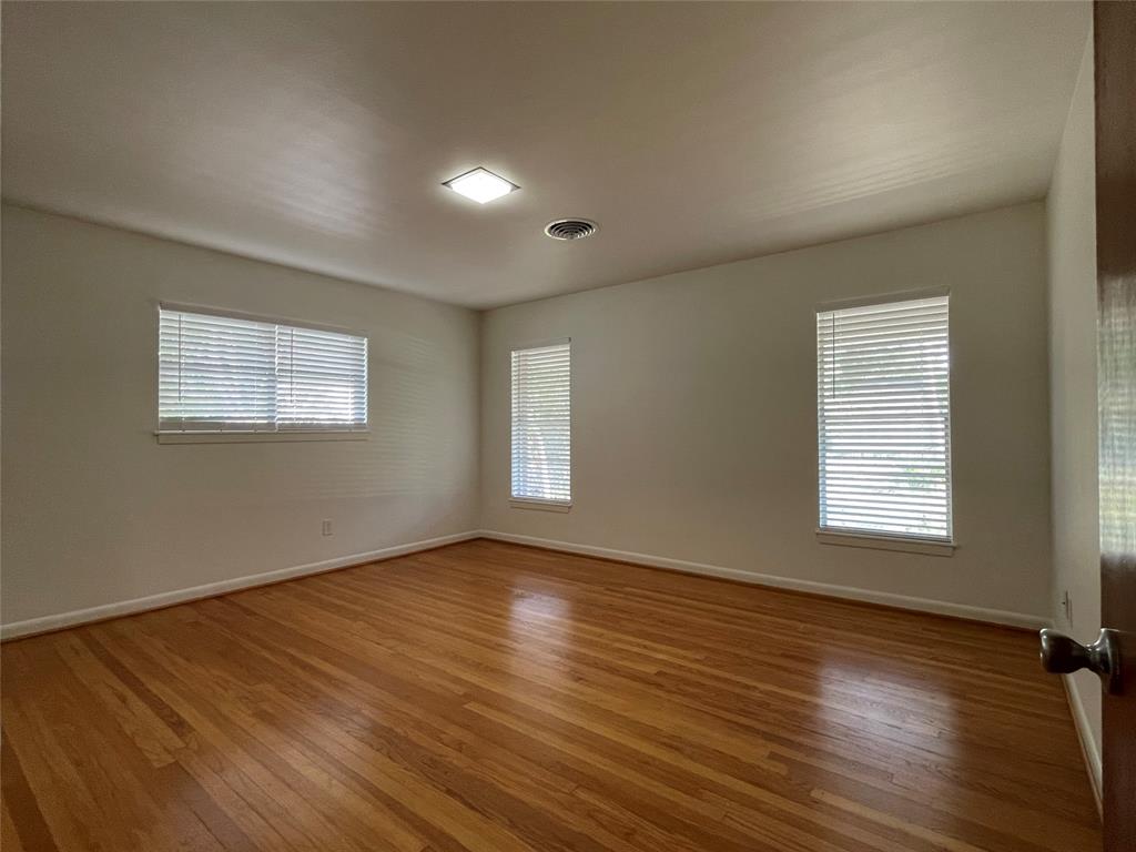 104 W Dallas Street, Conroe, Texas image 24
