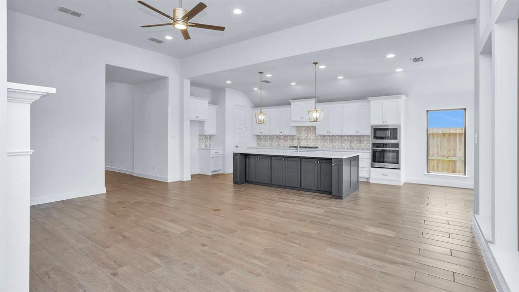 11931 Greenwood Drive, Mont Belvieu, Texas image 2