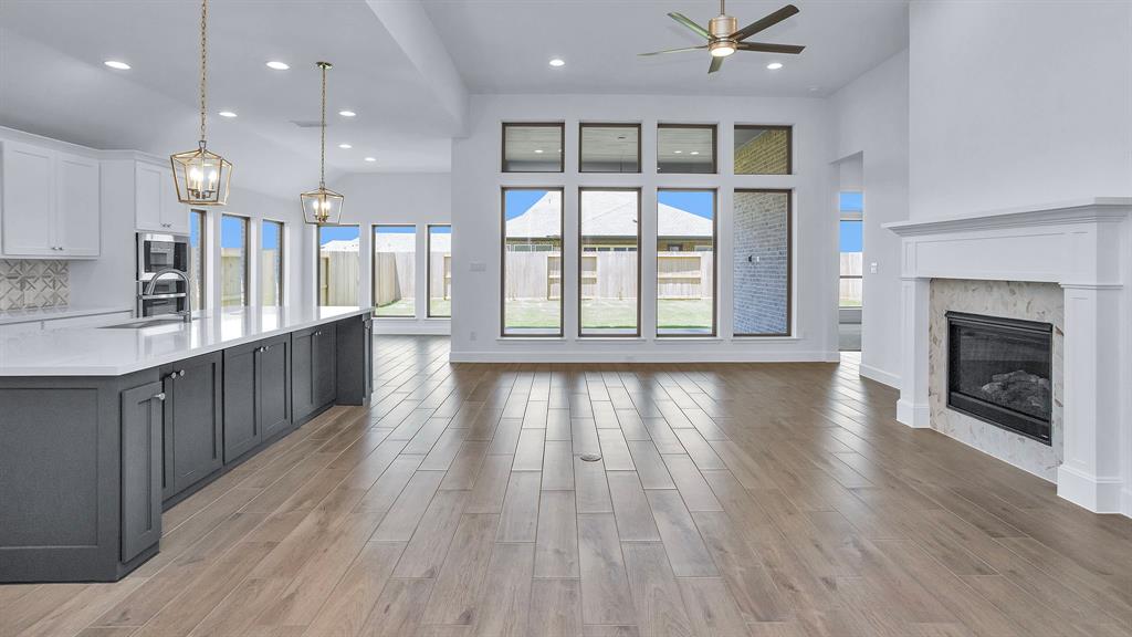11931 Greenwood Drive, Mont Belvieu, Texas image 3