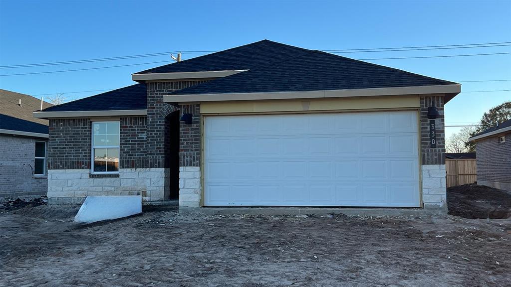 330 Amy Street, Angleton, Texas image 2