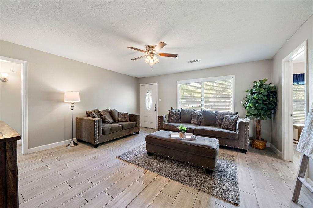 715 S Nugent Street, La Porte, Texas image 2