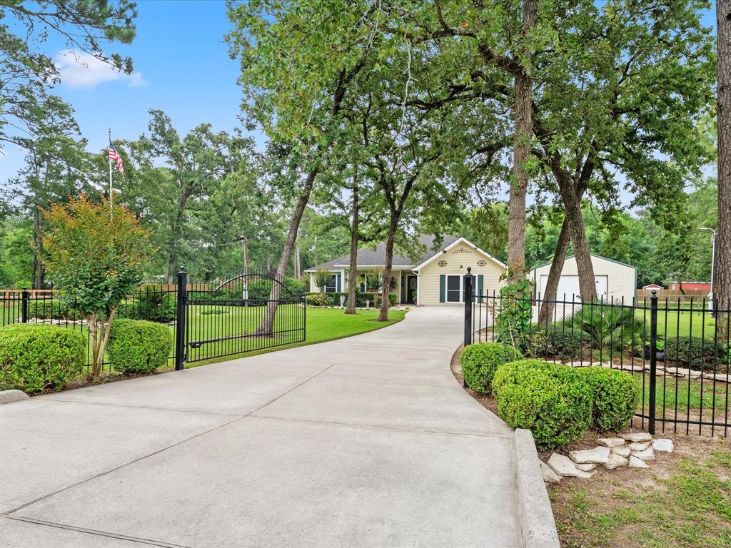 136 Fantail Street, Magnolia, Texas image 1