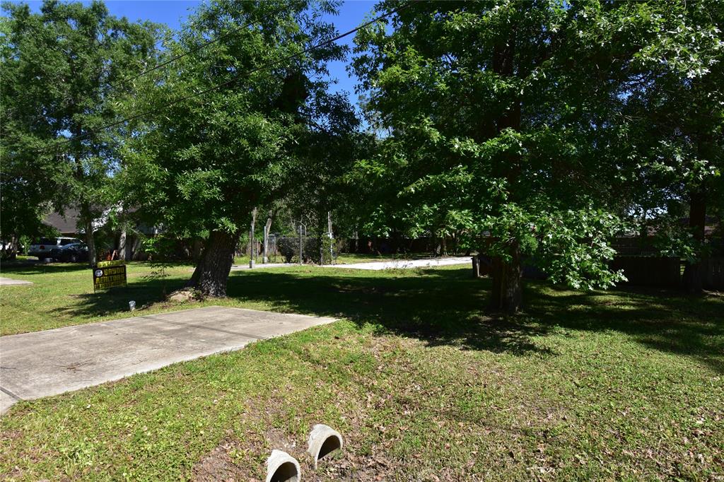 1510 Pine Grove Drive, Dickinson, Texas image 7
