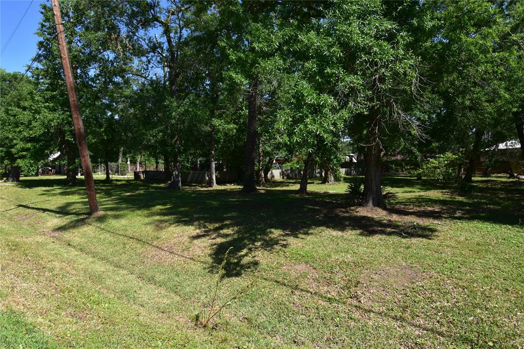 1510 Pine Grove Drive, Dickinson, Texas image 8