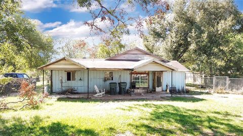 Single Family Residence in Sealy TX 515 Walker Street.jpg