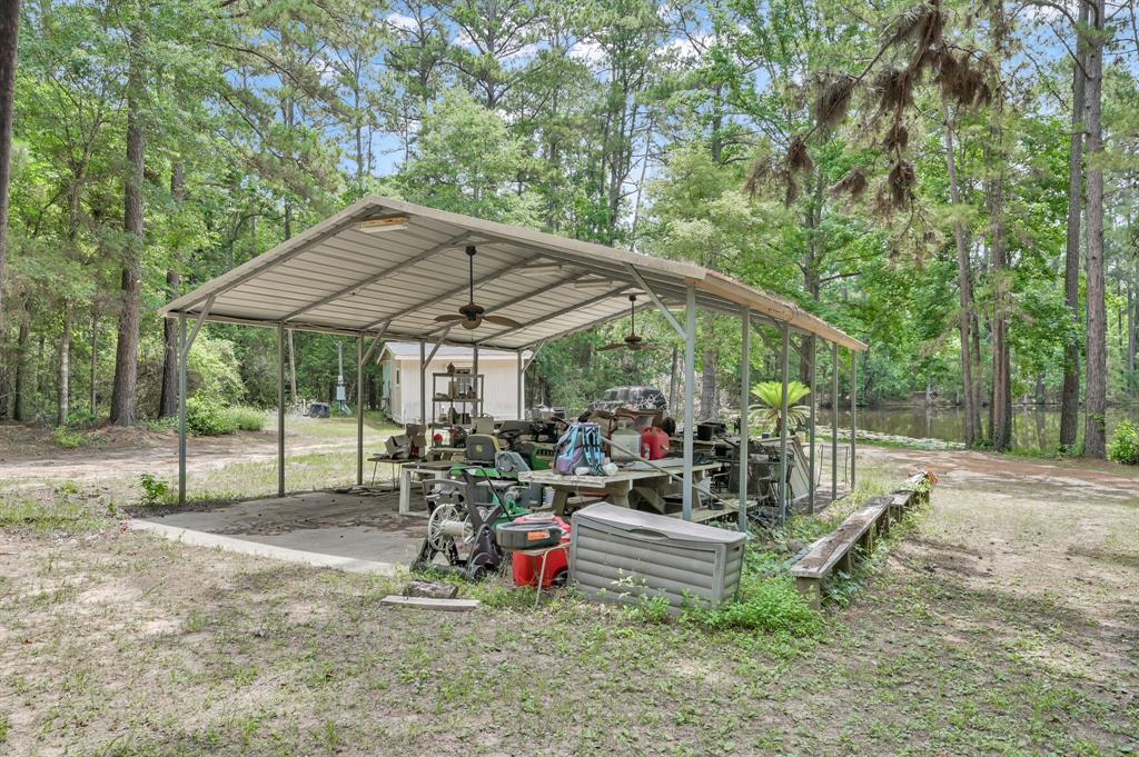 5200 Green Pine Boulevard, Willis, Texas image 11