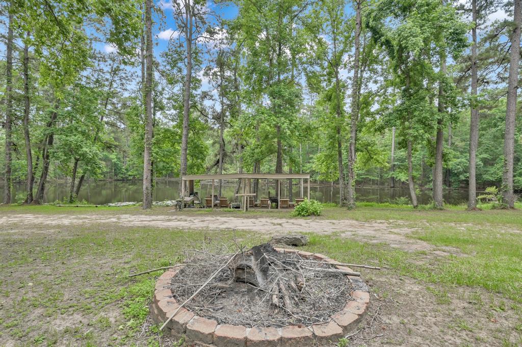 5200 Green Pine Boulevard, Willis, Texas image 5
