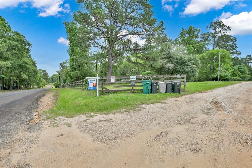 5200 Green Pine Boulevard, Willis, Texas image 4