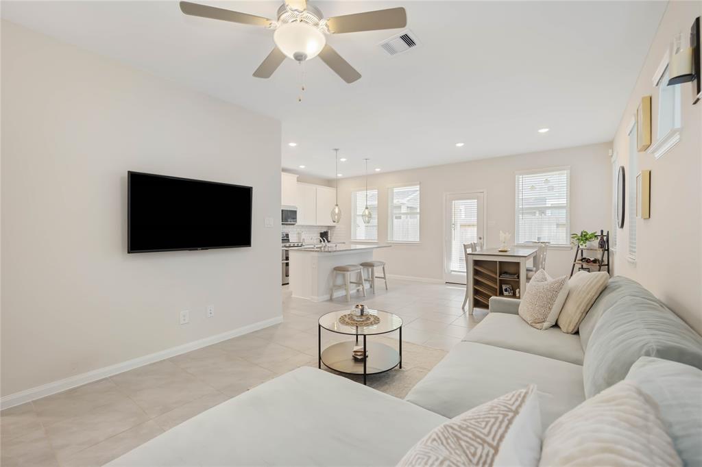 1512 Parkland Oak Drive
