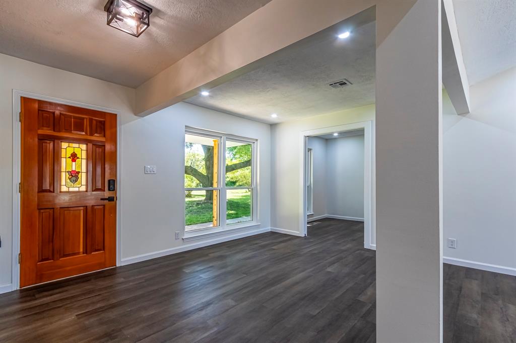 652 E Taylor Lake Circle, Livingston, Texas image 4
