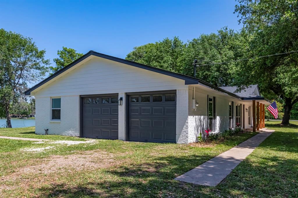 652 E Taylor Lake Circle, Livingston, Texas image 29