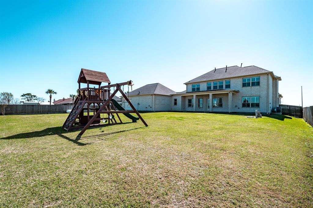 11503 Kings Point Boulevard, Mont Belvieu, Texas image 8