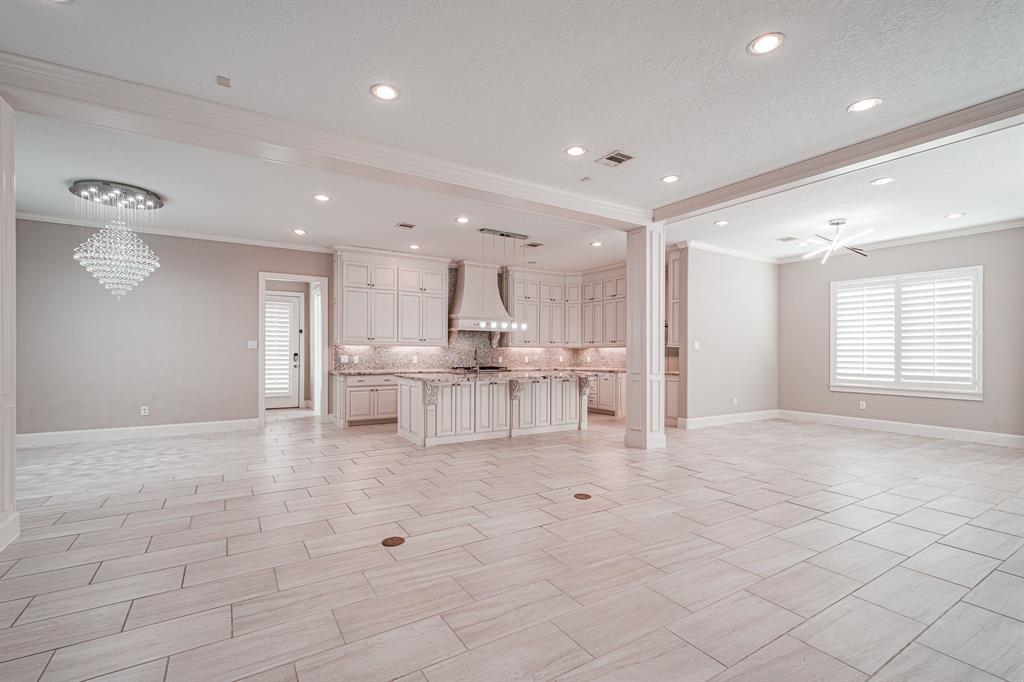 11503 Kings Point Boulevard, Mont Belvieu, Texas image 17