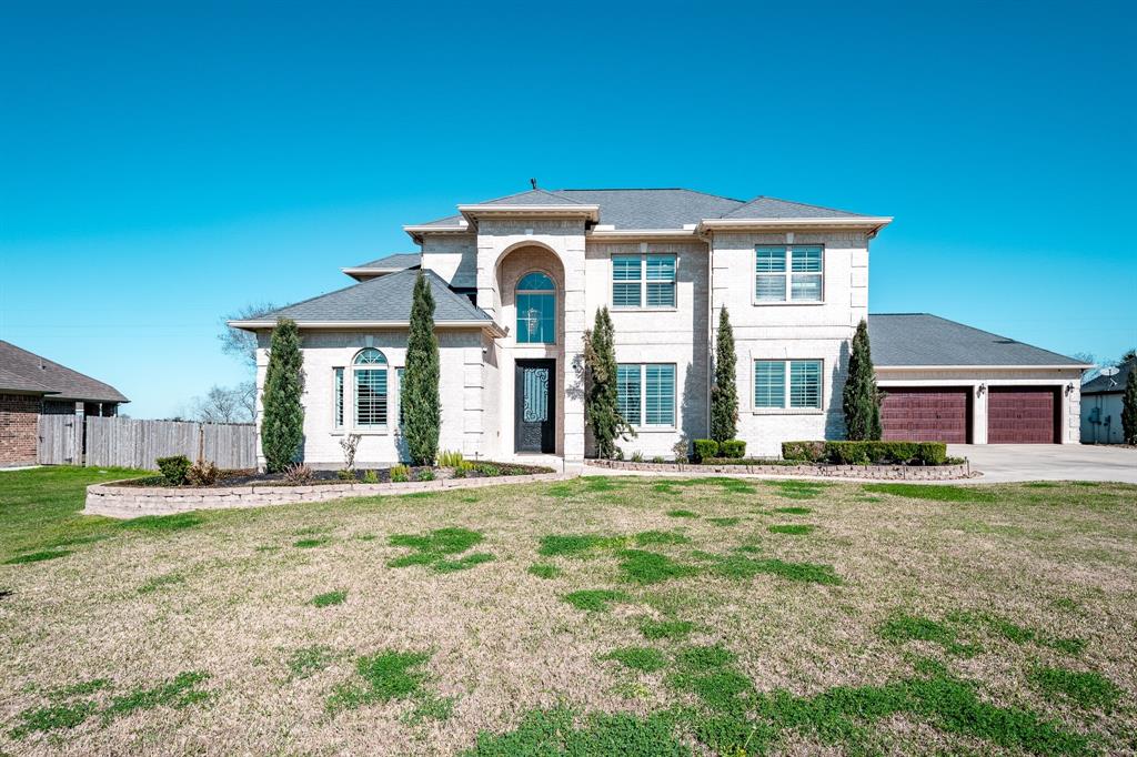 11503 Kings Point Boulevard, Mont Belvieu, Texas image 2
