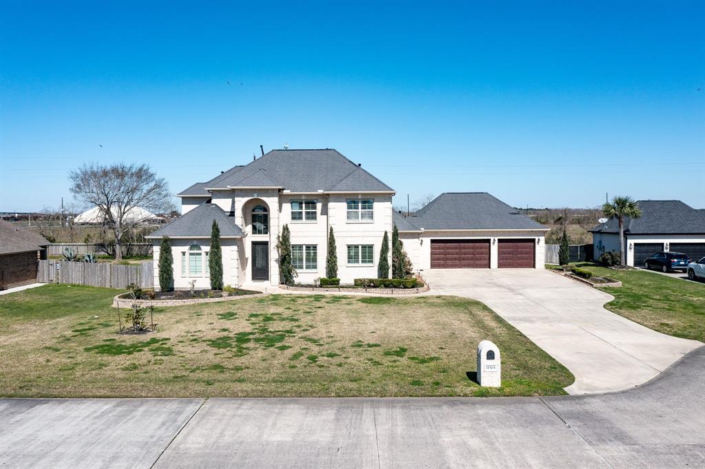 11503 Kings Point Boulevard, Mont Belvieu, Texas image 4
