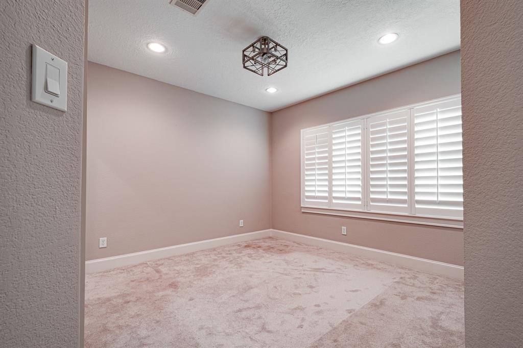 11503 Kings Point Boulevard, Mont Belvieu, Texas image 45