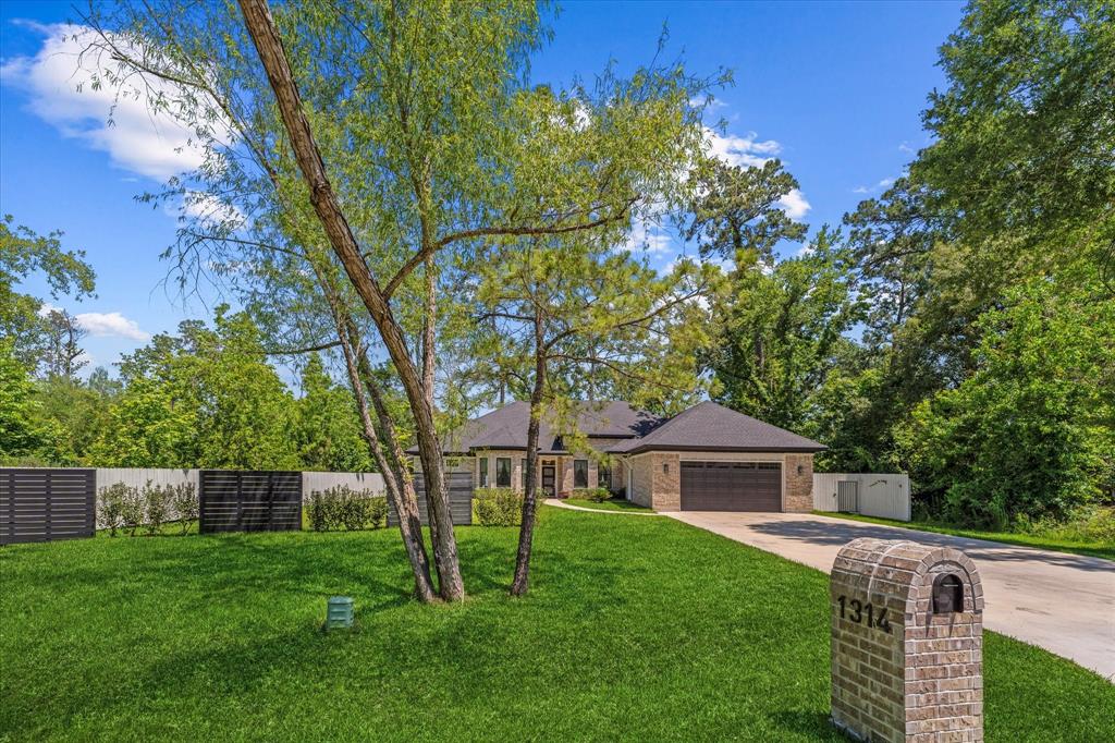 1314 Briar Cliff Street, Conroe, Texas image 6