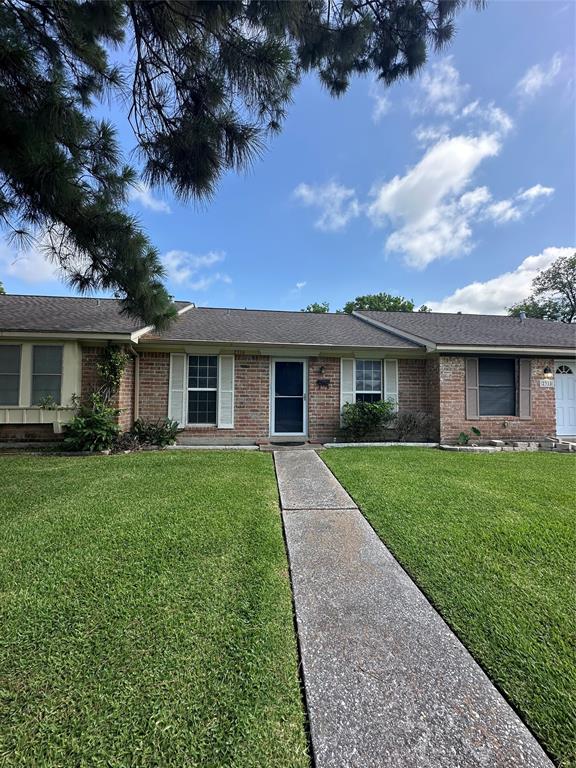 2316 Buchanan Drive, Baytown, Texas image 9