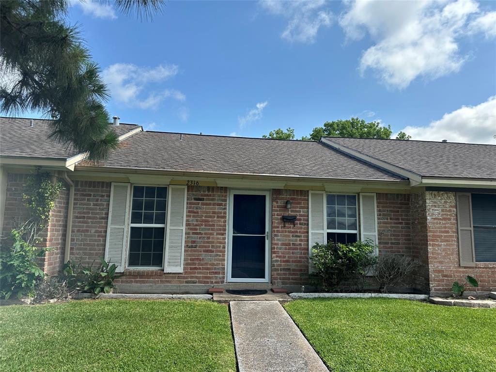2316 Buchanan Drive, Baytown, Texas image 1