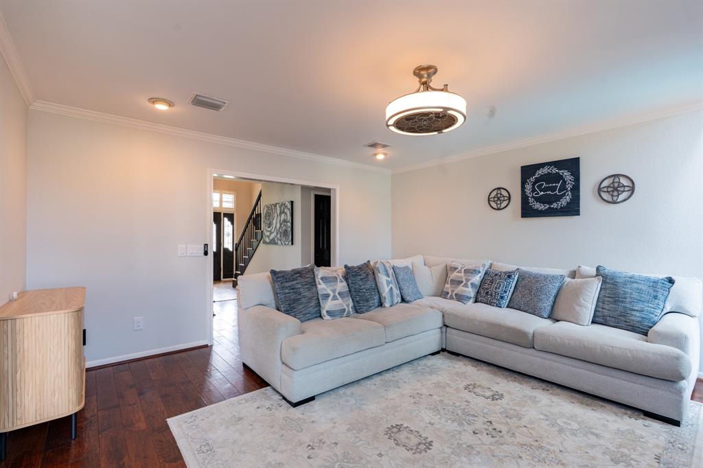 104 Sea Mist Drive, League City, Texas image 6