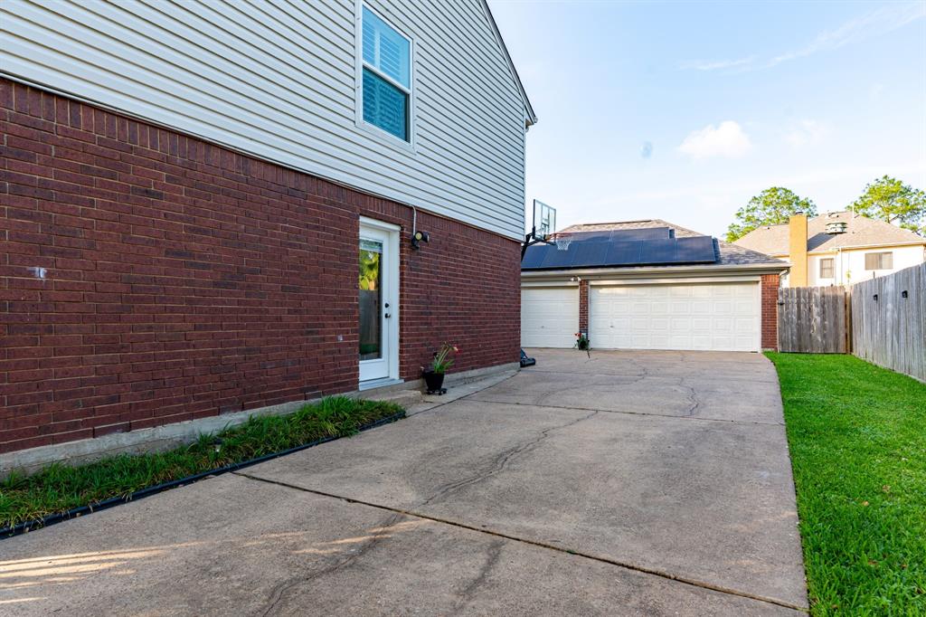 104 Sea Mist Drive, League City, Texas image 27