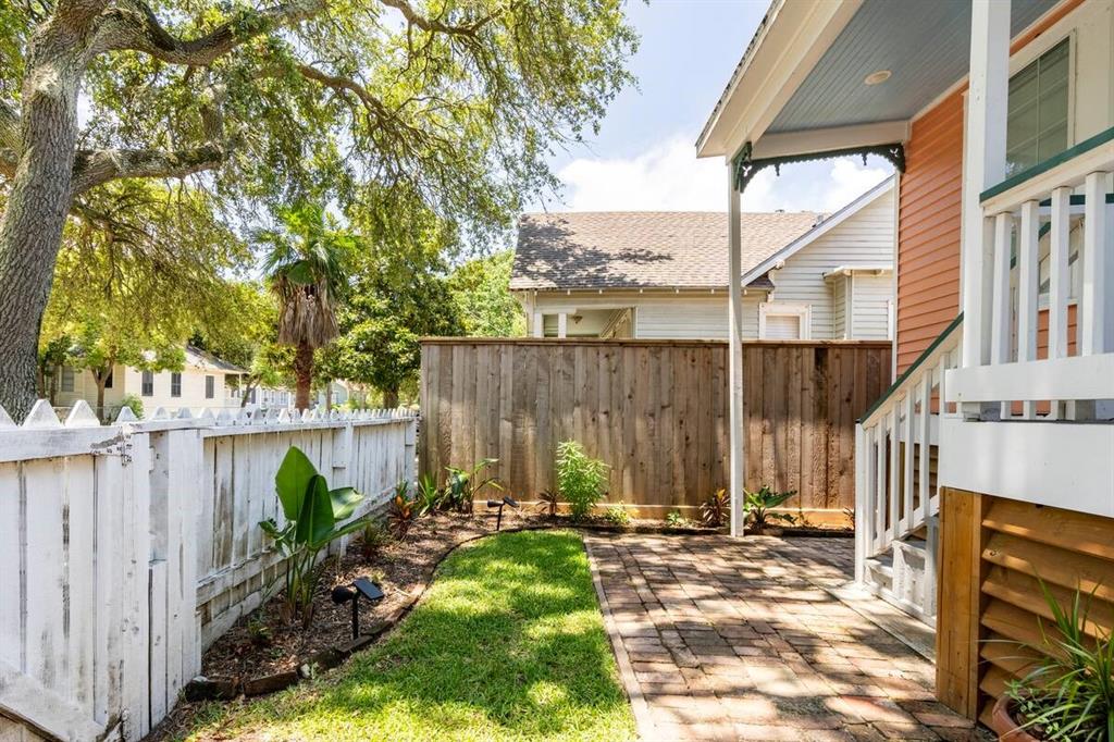 3616 Avenue P 1/2, Galveston, Texas image 2