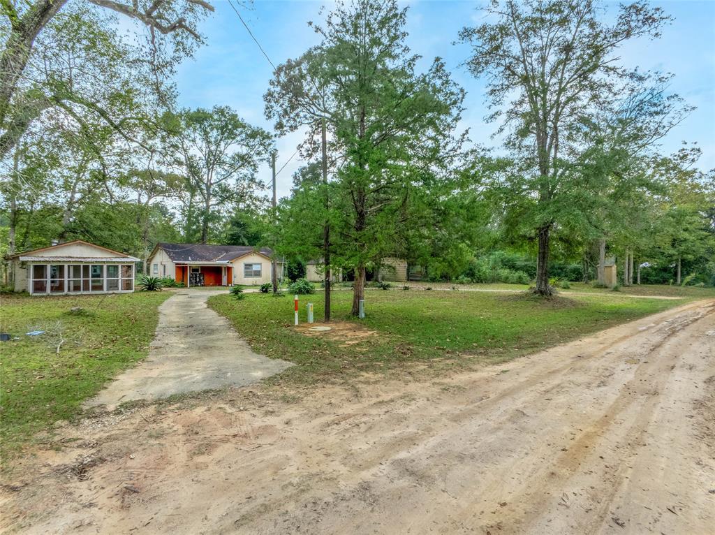 253 Floyd Rains Drive, Livingston, Texas image 3