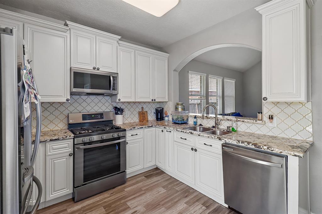 4418 Legends Bay Drive, Baytown, Texas image 7