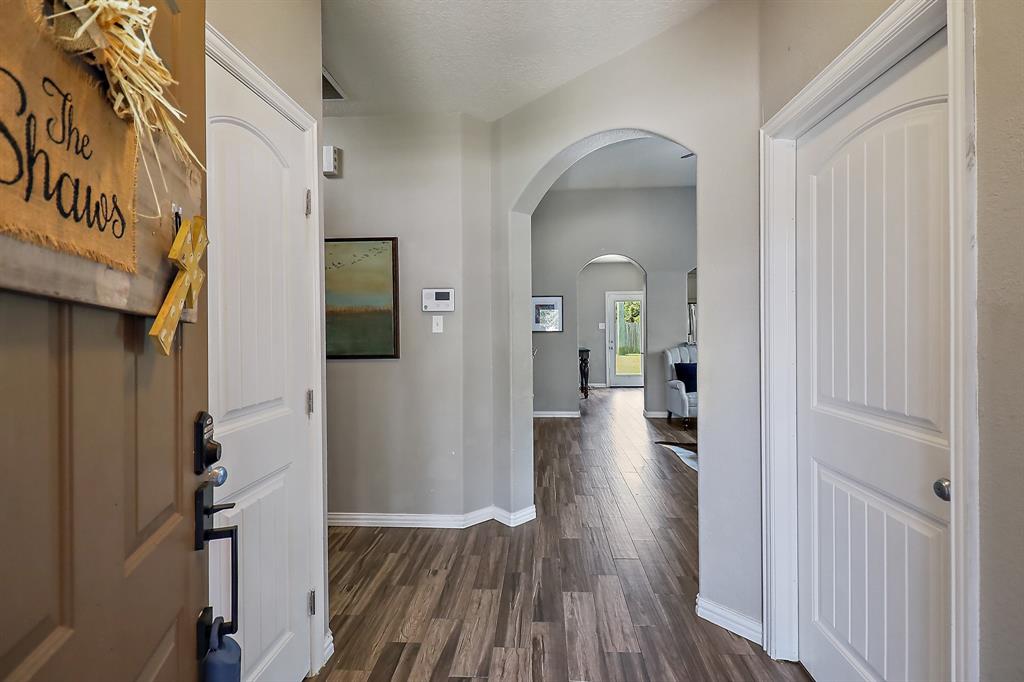 4418 Legends Bay Drive, Baytown, Texas image 3