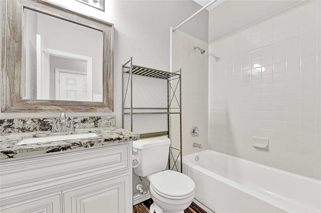 4418 Legends Bay Drive, Baytown, Texas image 11