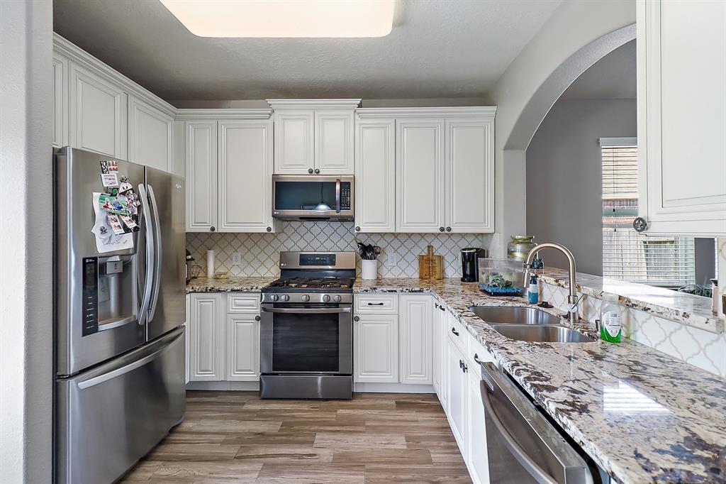 4418 Legends Bay Drive, Baytown, Texas image 6