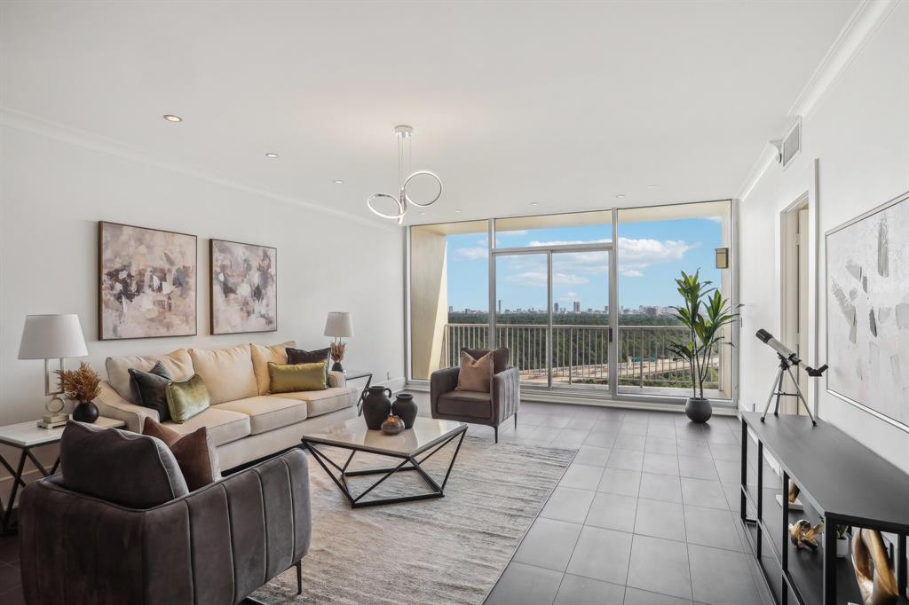 121 N Post Oak Lane 1805