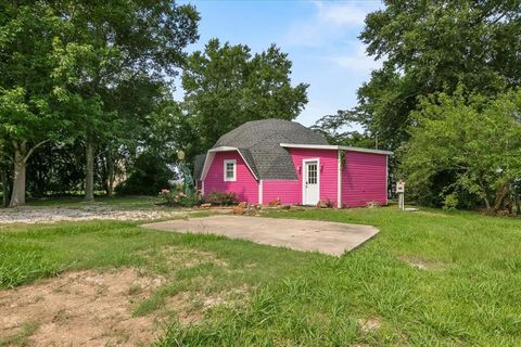 A home in Anahuac