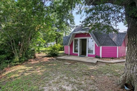 A home in Anahuac