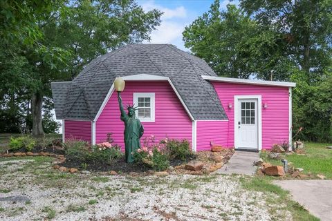 A home in Anahuac