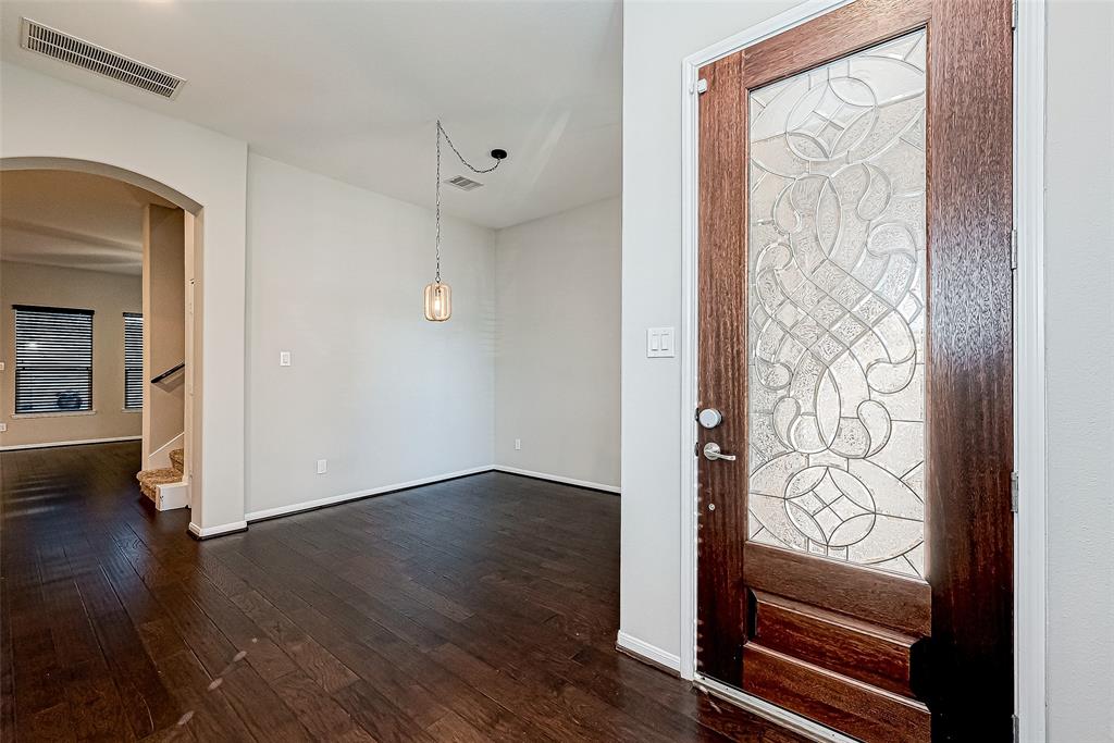 9154 Sunlight Oak Lane, Houston, Texas image 2