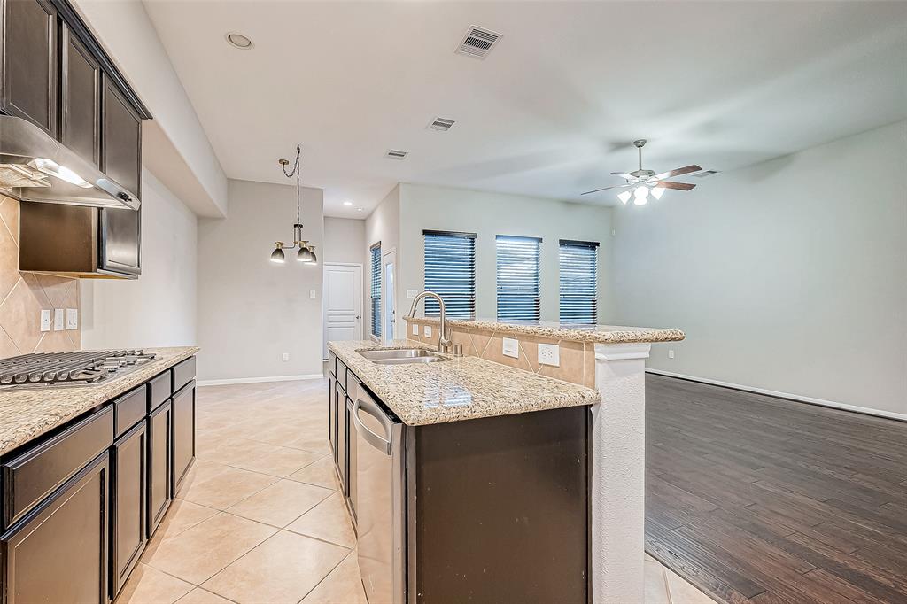 9154 Sunlight Oak Lane, Houston, Texas image 18
