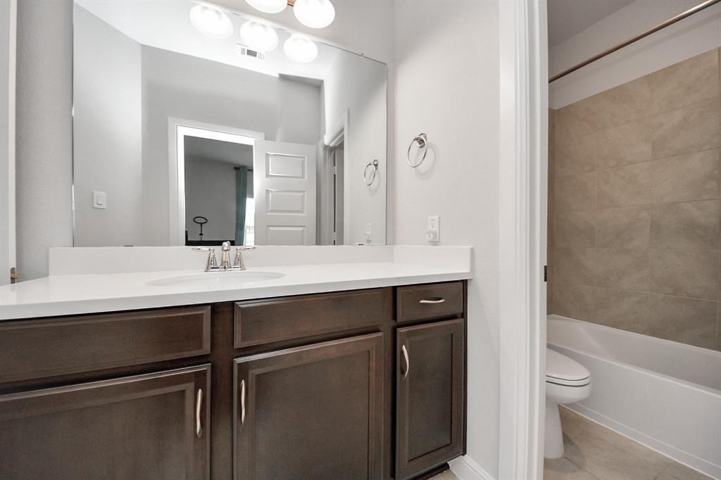 4834 Avalon Plantation Drive, Missouri City, Texas image 37