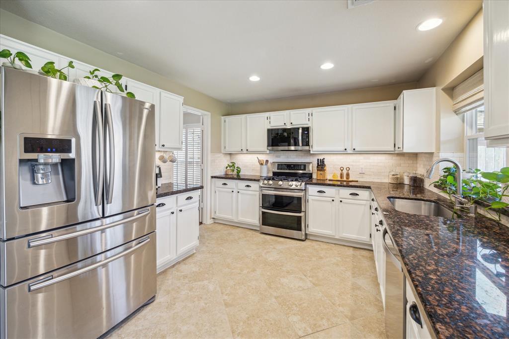 1307 Lamplight Trail Drive, Katy, Texas image 11
