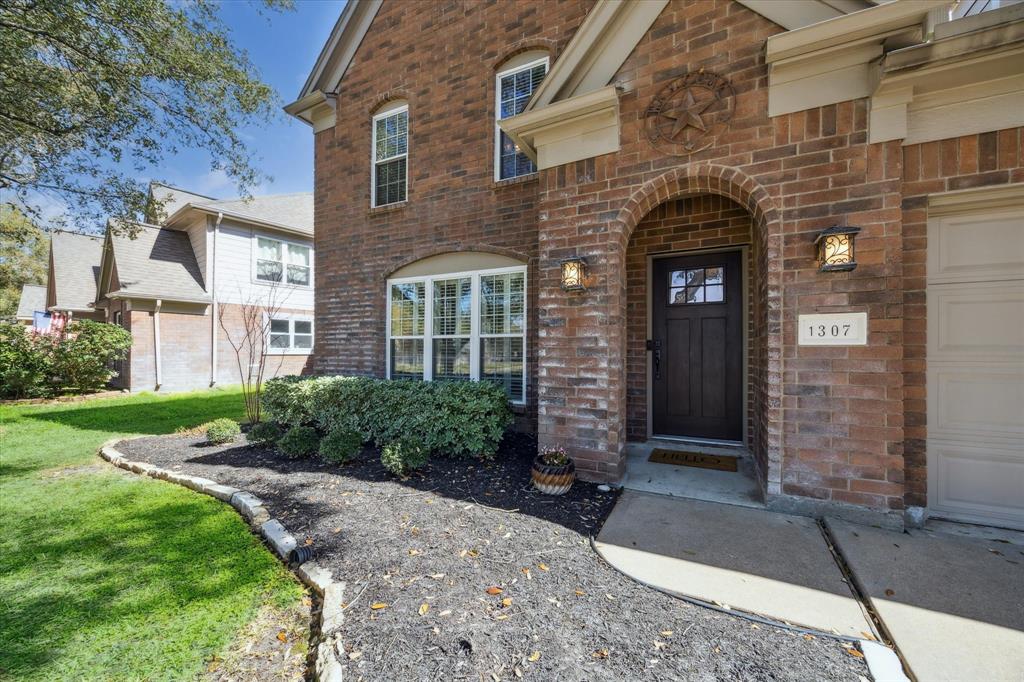 1307 Lamplight Trail Drive