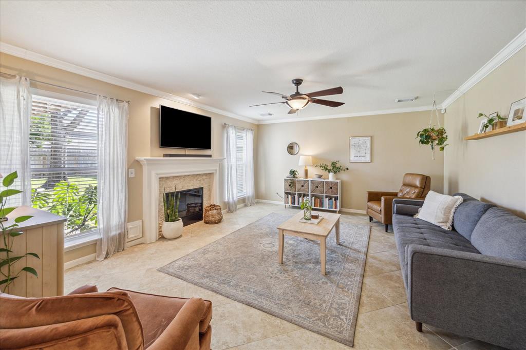 1307 Lamplight Trail Drive, Katy, Texas image 15