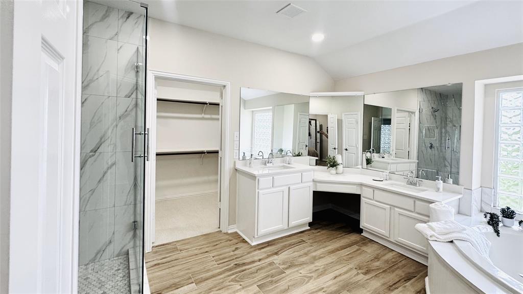 119 Spanish Oak Circle, Lake Jackson, Texas image 14