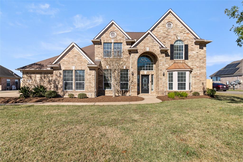 119 Spanish Oak Circle, Lake Jackson, Texas image 2