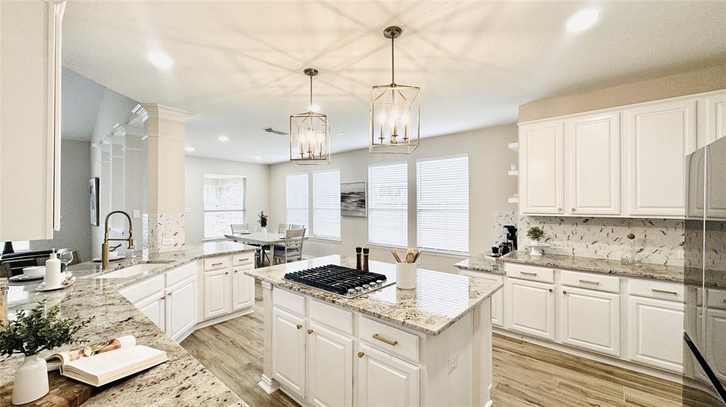 119 Spanish Oak Circle, Lake Jackson, Texas image 4